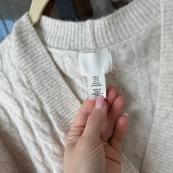 H&M wool chunky cableknit cardigan sweater beige oatmeal vneck button down - Picture 2 of 8